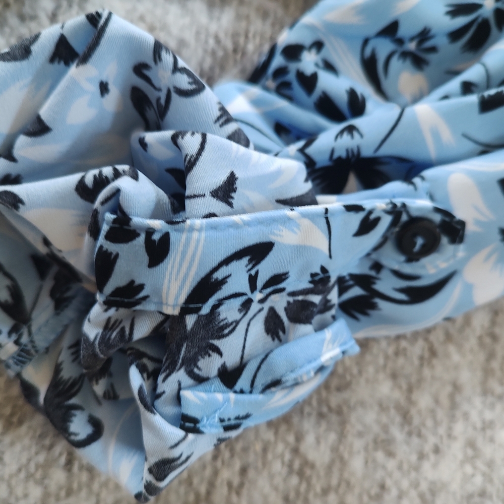 Coral Bay Blue Black Floral Top 1X Button Down - Picture 3 of 4